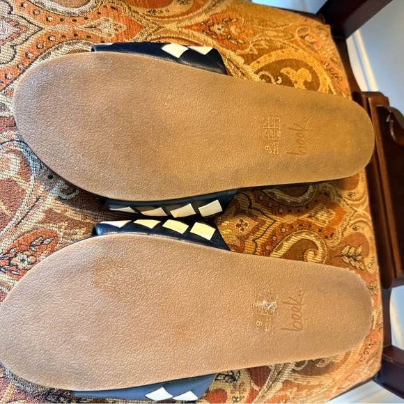 Beek Pelican Leather Slide. Woven.Black -Cream Size 9 EUC memory foam bed - Picture 11 of 15